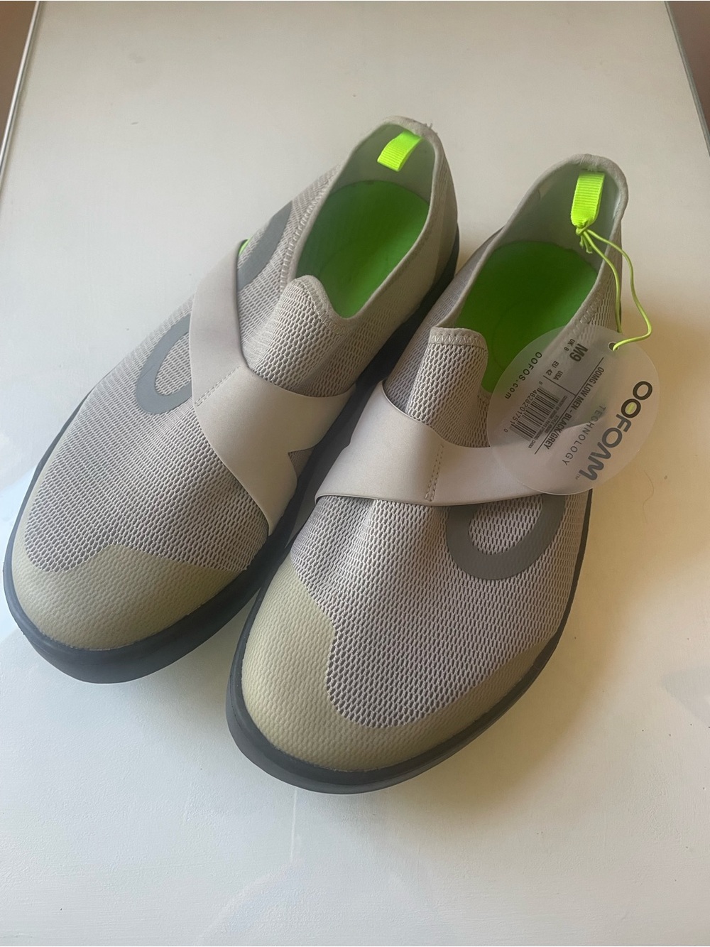 OOFOS Men's Slip-On Loafers in Light Gray with Neon Green Insole
